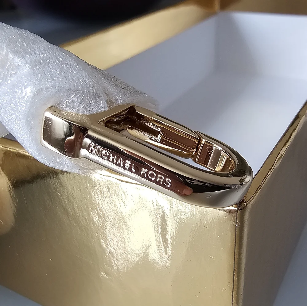 Michael Kors Airpods Pro Case - Picture 7 of 9